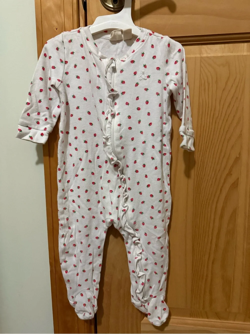 Baby Gap Cream and White Strawberry-Print Baby One-Piece Sleepers